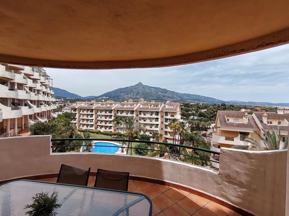 Luxury Apartment Near P Banus Sea and Mountain Views Apartment in Marbella