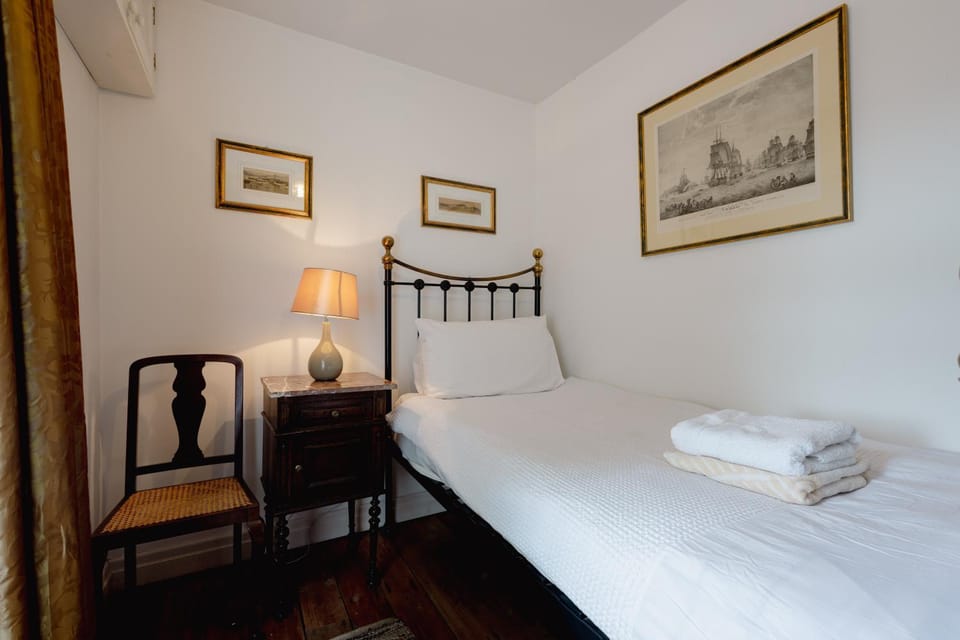 Jeff's Cottage, Heart of Honley, Sleeps 5 House in Borough of Barnsley