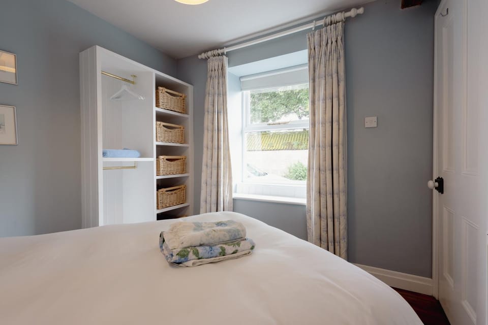 Jeff's Cottage, Heart of Honley, Sleeps 5 House in Borough of Barnsley