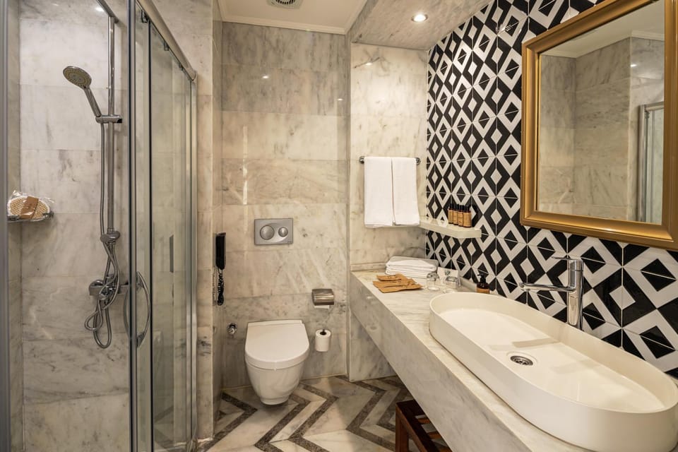 Shower, Toilet, Bathroom