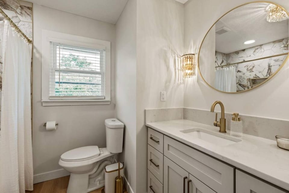 The Luxury Haus Apartment in Grove City