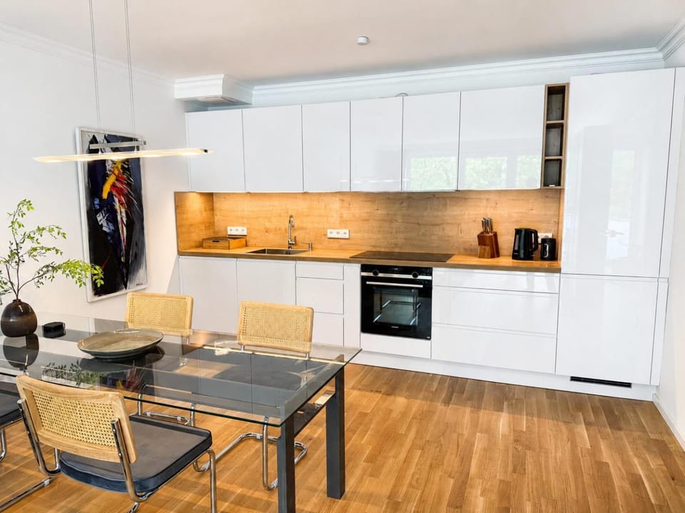 Dining area, kitchen