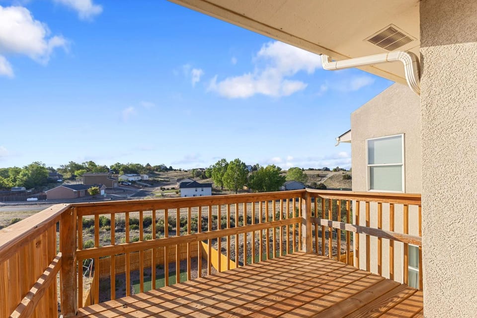 Warm 4BR Home with Hot Tub Sunset Deck Sleeps 10 House in Pueblo West