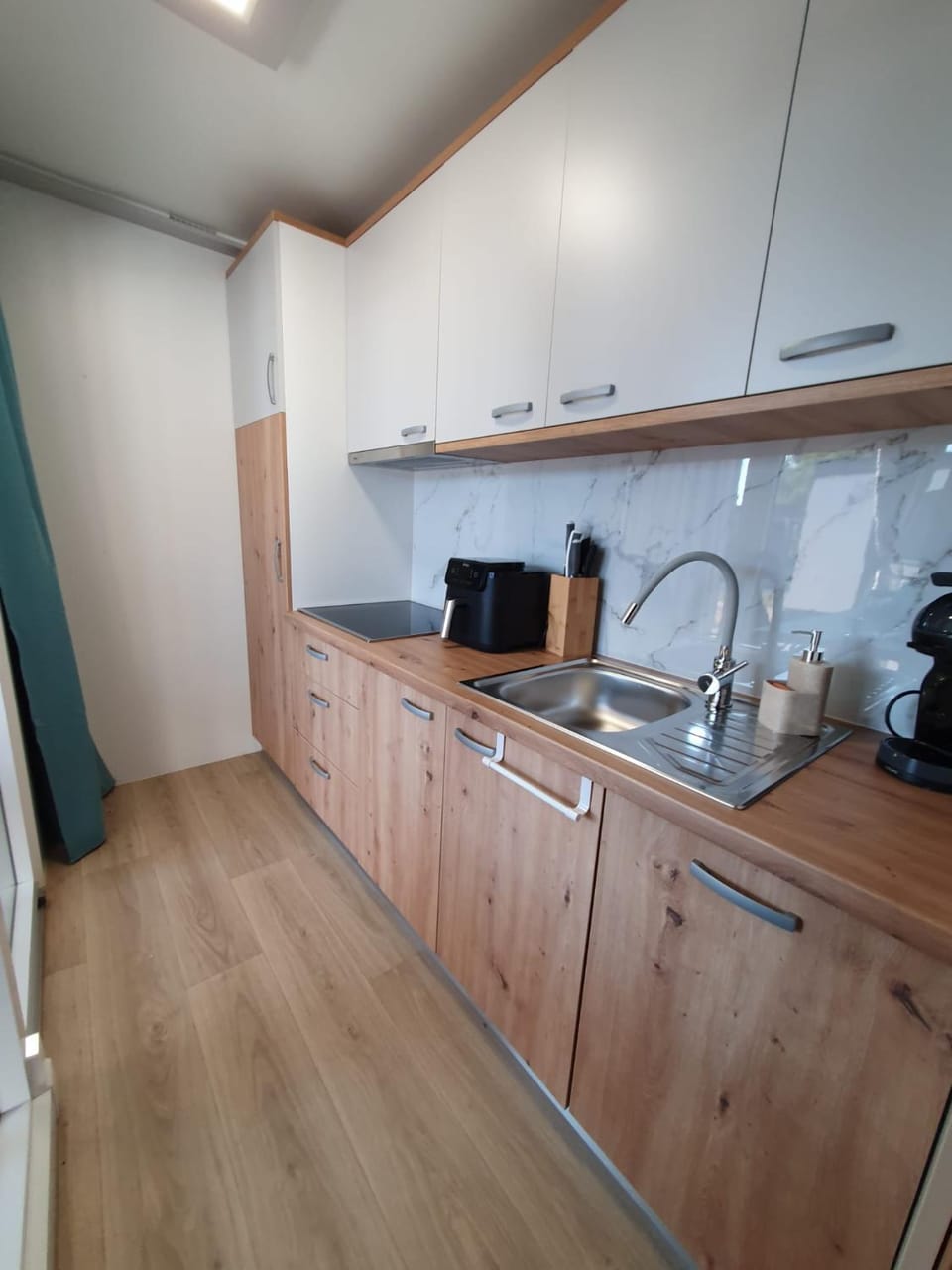 Kitchen or kitchenette, dishwasher, stove