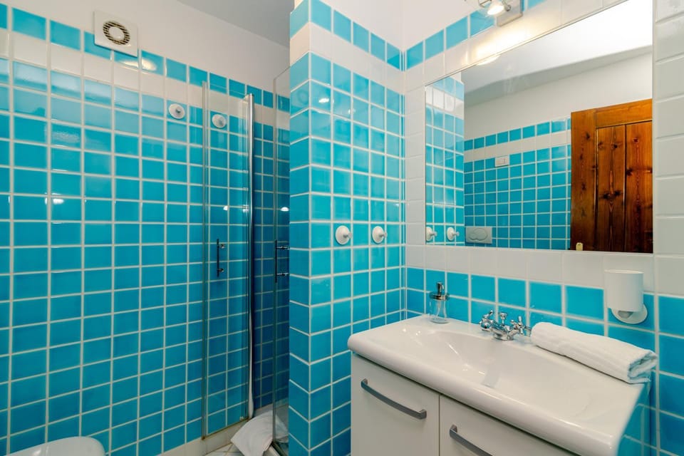 Bathroom, Living room