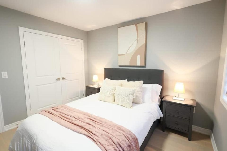 New 3-Bedroom Family Stay with BBQ 4 Minutes to the Falls House in Niagara Falls