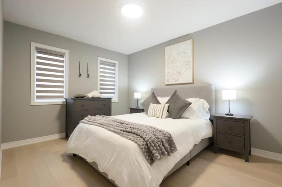 New 3-Bedroom Family Stay with BBQ 4 Minutes to the Falls House in Niagara Falls