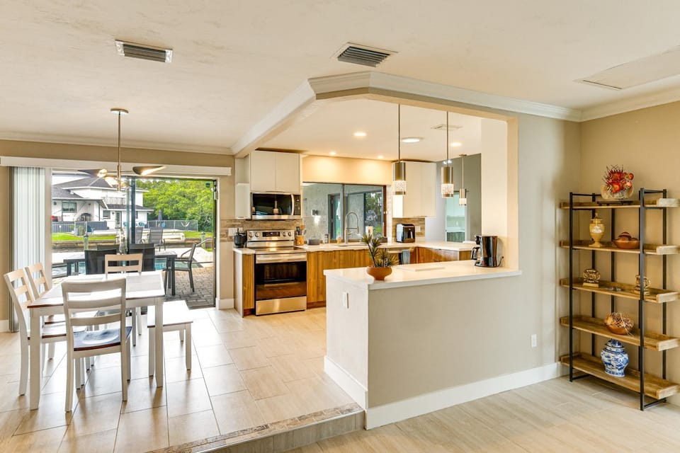 Boat Dock & Lift! North Fort Myers Family Getaway House in North Fort Myers