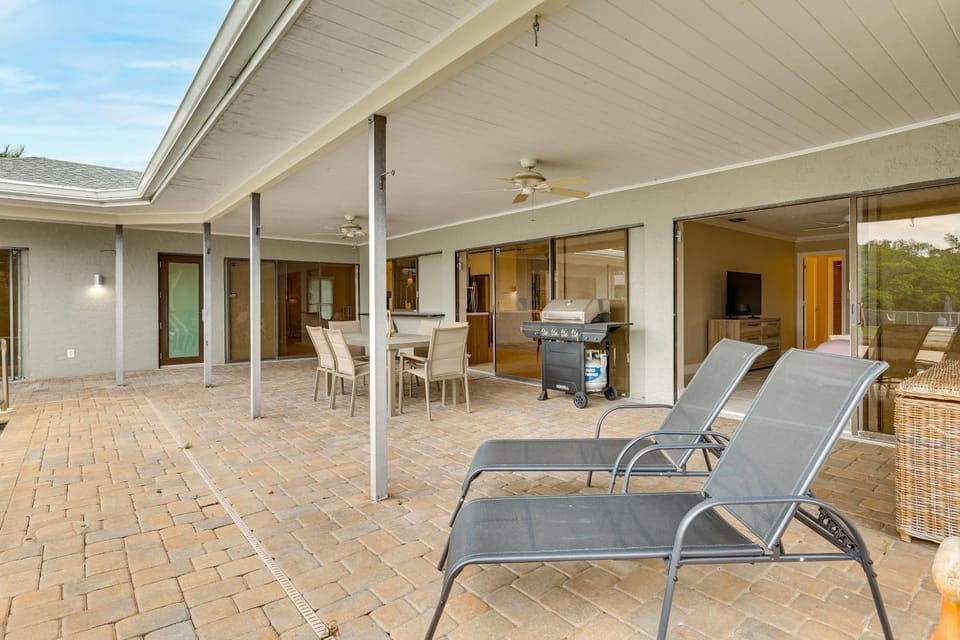 Boat Dock & Lift! North Fort Myers Family Getaway House in North Fort Myers