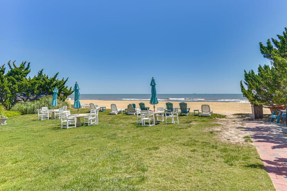 Oceanfront Balcony! Studio Suite in Virginia Beach Apartment in Virginia Beach