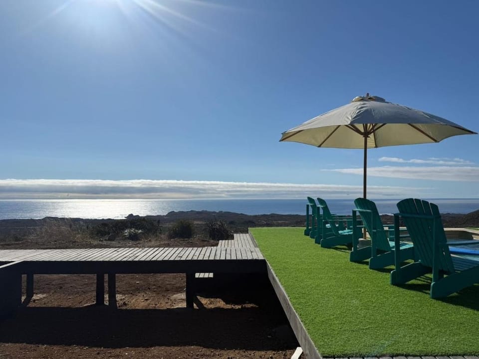 Casa Rocas Mirador, Pool and Ocean View House in Valparaíso Region