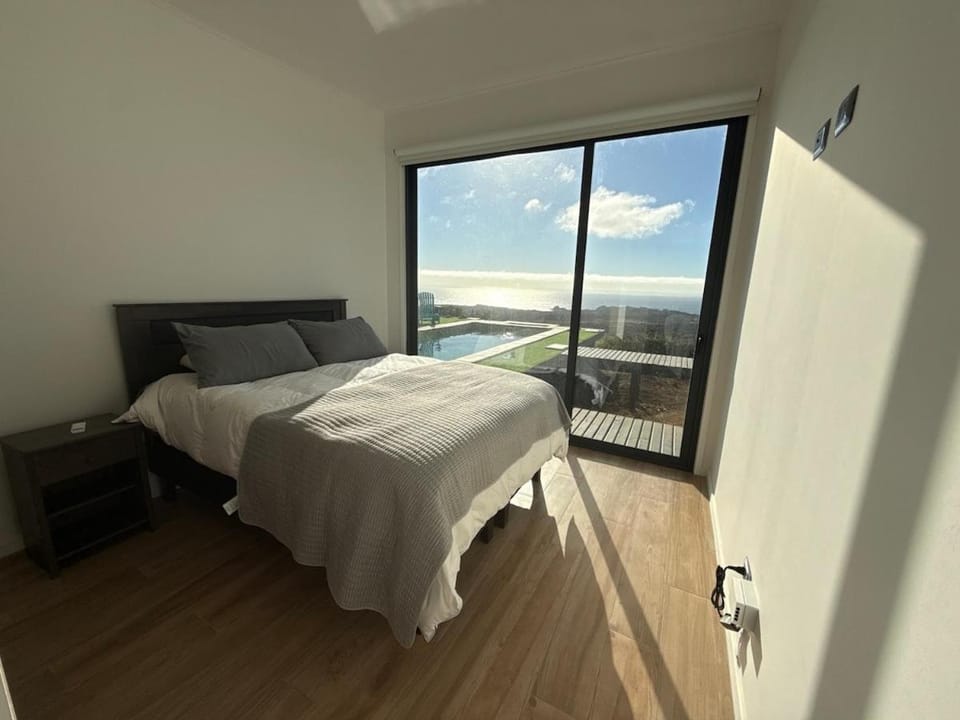 Casa Rocas Mirador, Pool and Ocean View House in Valparaíso Region