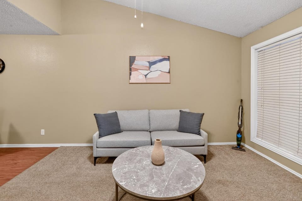Well-appointed 2BR in prime location Apartment in Lubbock