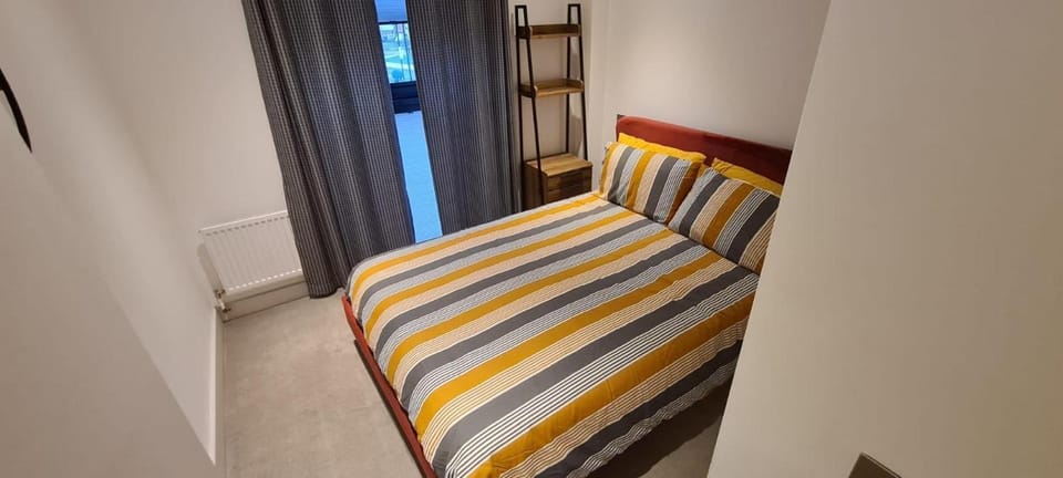 Bed, Bedroom, internet