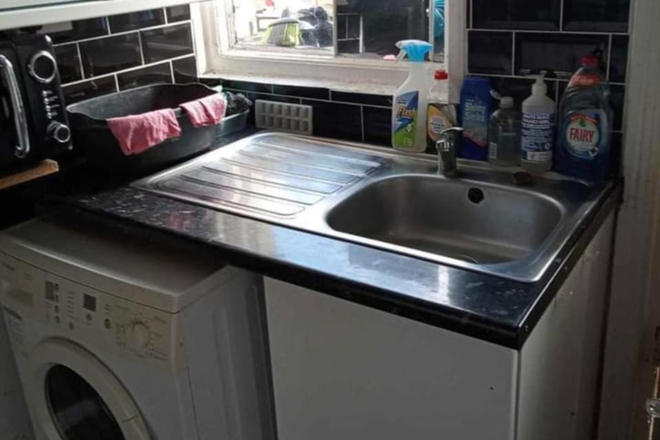 Feltham Heathrow Room House in London Borough of Hounslow