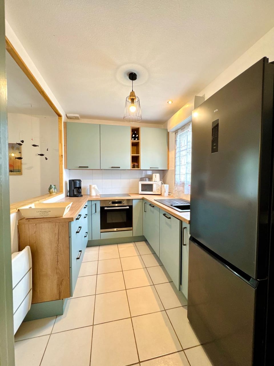 Coffee/tea facilities, Kitchen or kitchenette, dishwasher, microwave, oven, kitchen