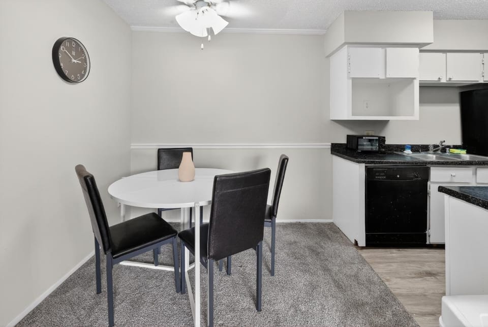 Updated 2BR with great natural light Apartment in Lubbock