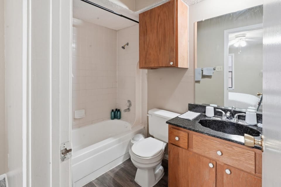 Cozy 2-bedroom retreat in West Lubbock Apartment in Lubbock