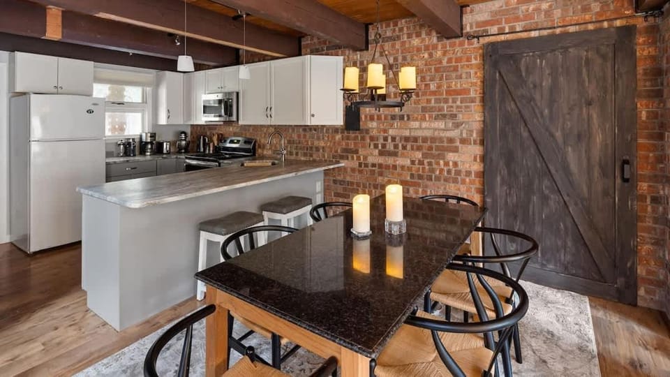 Sunflake - Stylish Fireplace Family Friendly House in Morristown