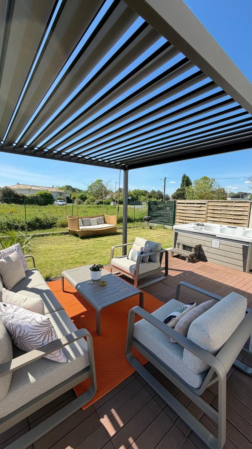 Patio, Natural landscape, Garden, Balcony/Terrace, Dining area