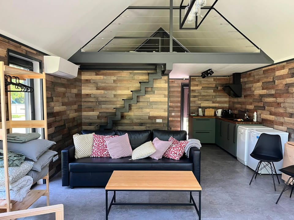 Kitchen or kitchenette, Living room