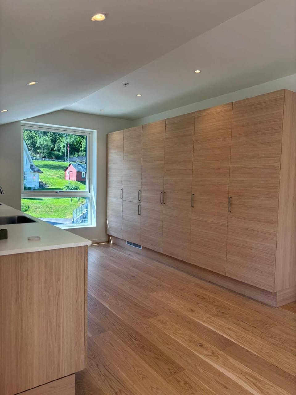Lake & mountain views - Luxury penthouse - Free parking Apartment in Vestland