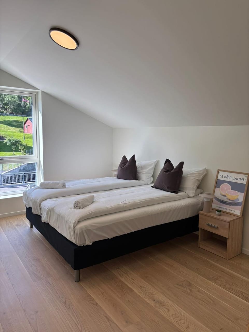 Lake & mountain views - Luxury penthouse - Free parking Apartment in Vestland