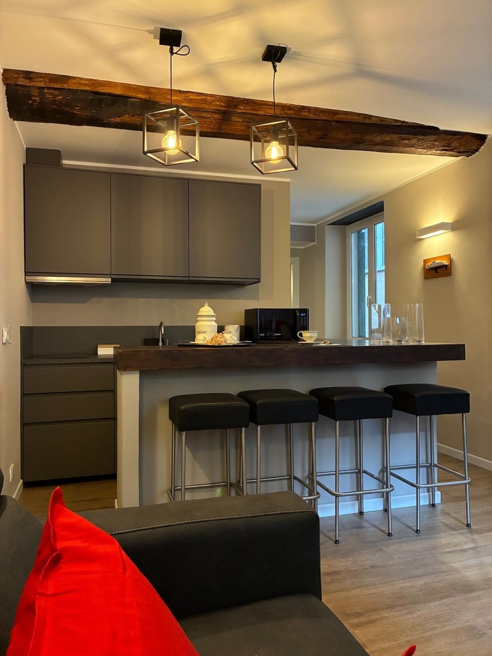 Kitchen or kitchenette, Dining area