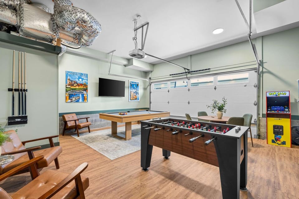 The Iron Horse - New Game Room Roof House in Nashville
