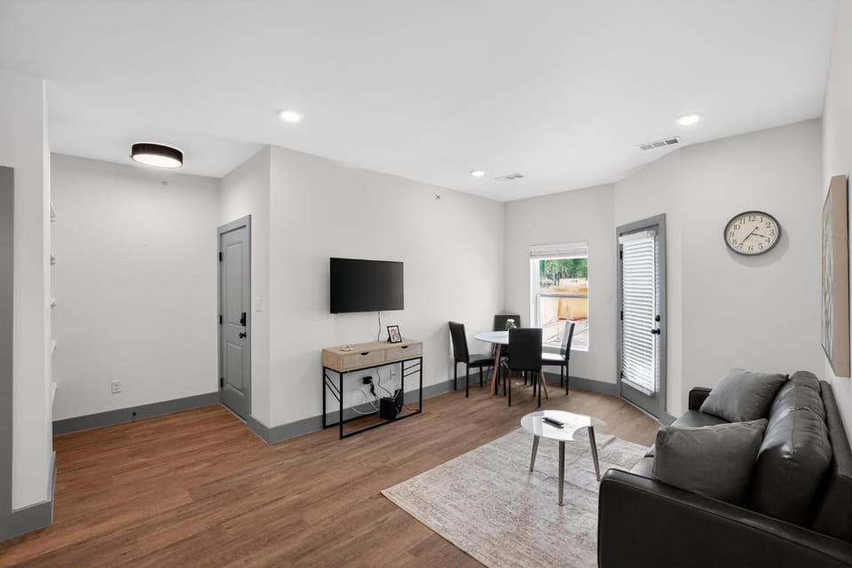 Elegant 1-bedroom with upscale interior details Apartment in Austin