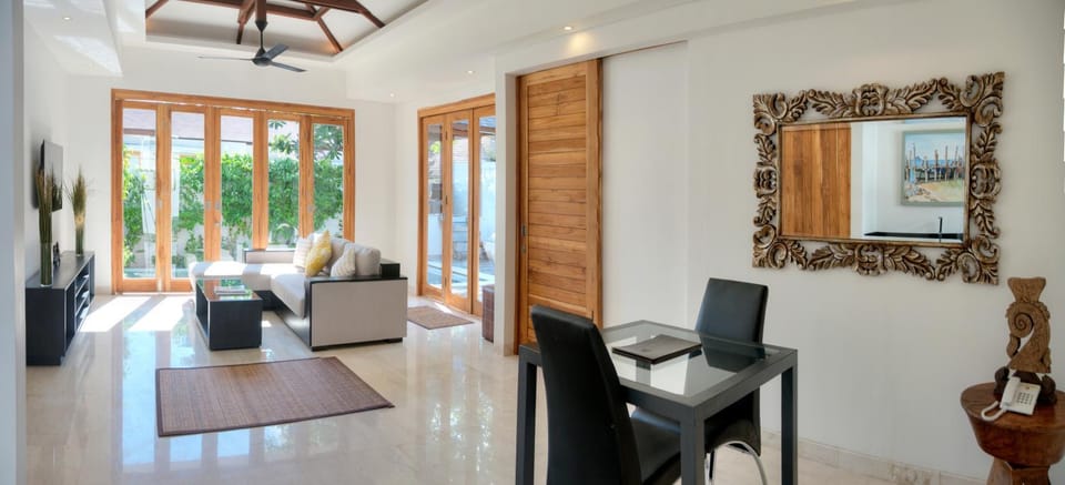 Living room, Seating area, Dining area