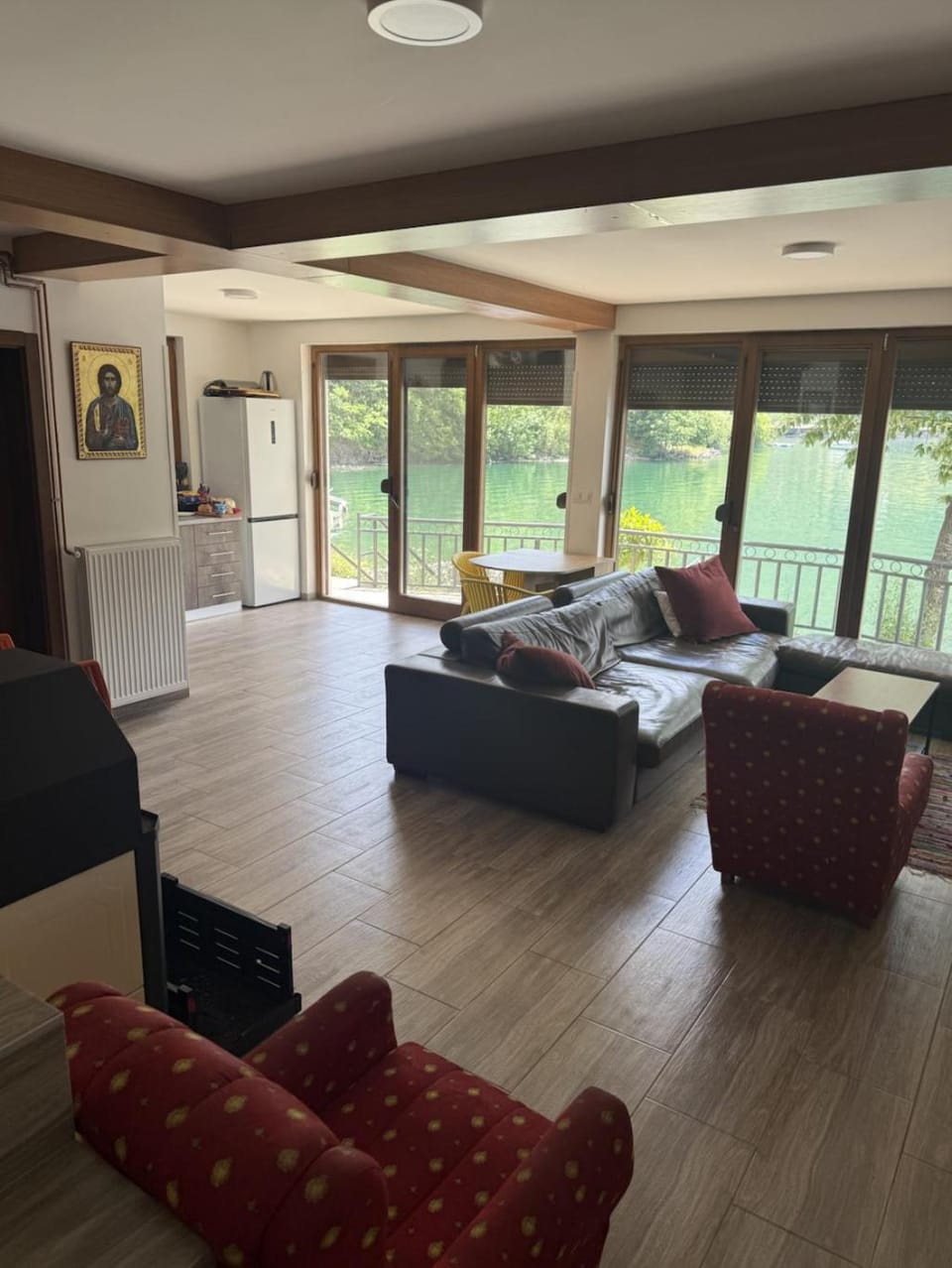 Living room, Lake view