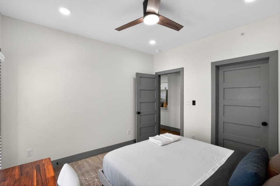Comfortable 1-bedroom with modern amenities Apartment in Austin