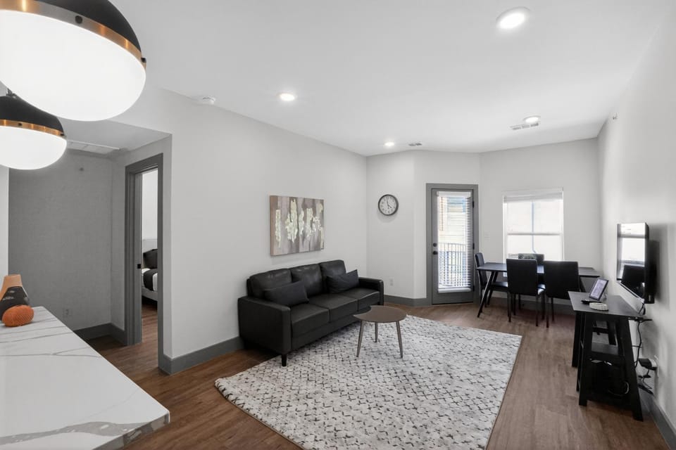 Comfortable 1-bedroom with modern amenities Apartment in Austin