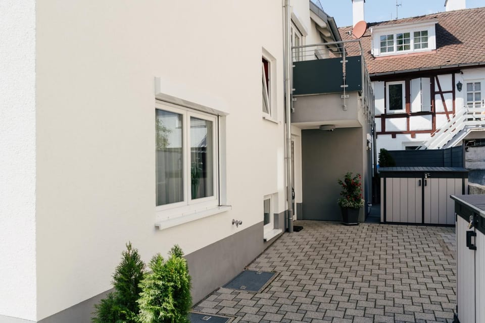 Property building, Patio, Facade/entrance