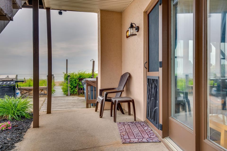 Direct Beach Access! Ocean-View OOB Escape House in Old Orchard Beach