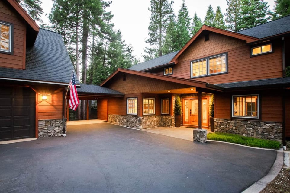 Luxury Cabin on Golf Course / Private Spa & Launch Cabin in Lake Almanor West