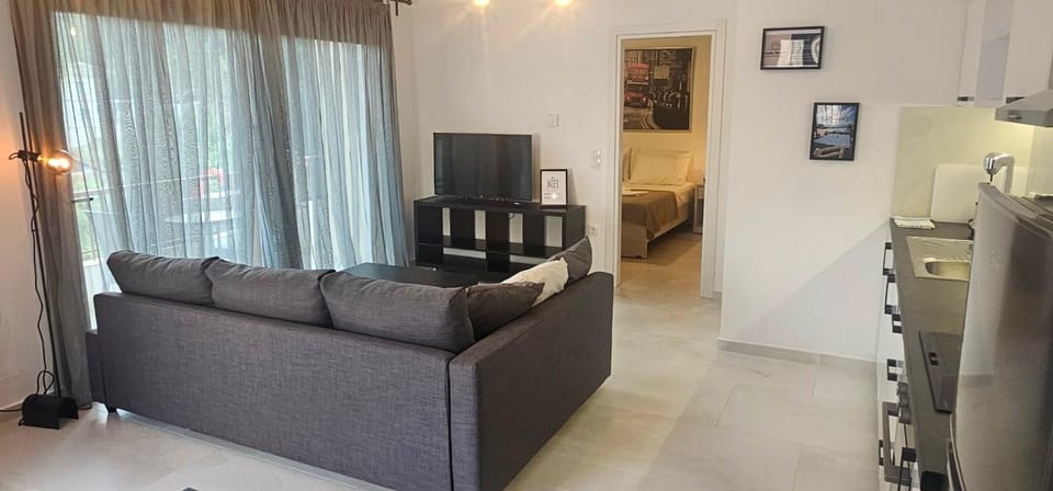 TV and multimedia, Kitchen or kitchenette, Living room, Dining area, oven