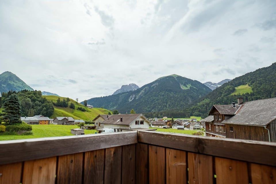 Neighbourhood, Balcony/Terrace, Mountain view