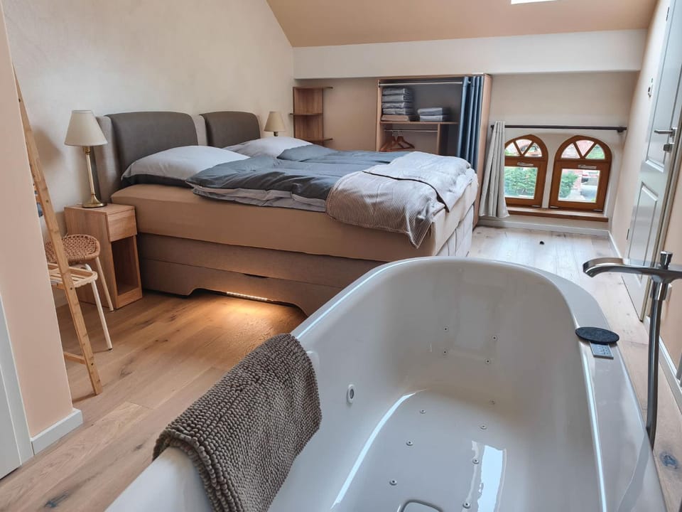 Bed, Hot Tub, Photo of the whole room, Bedroom, Bath