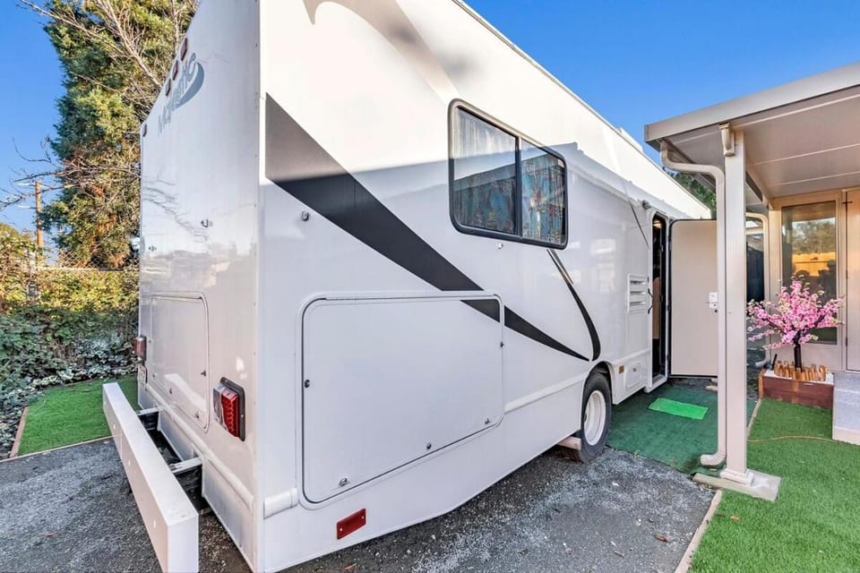 Cozy Studio And RV House in Hercules