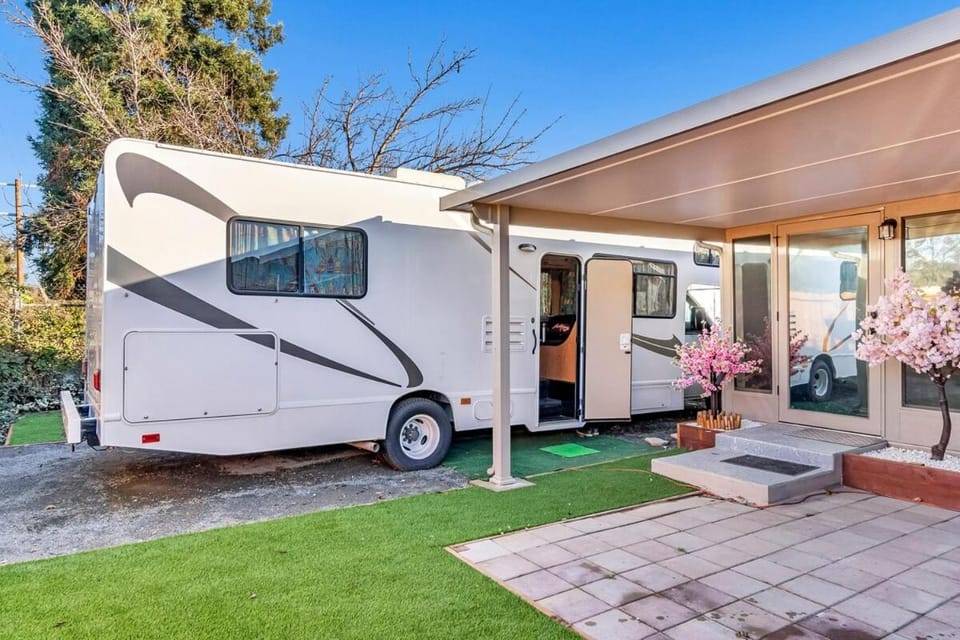 Cozy Studio And RV House in Hercules