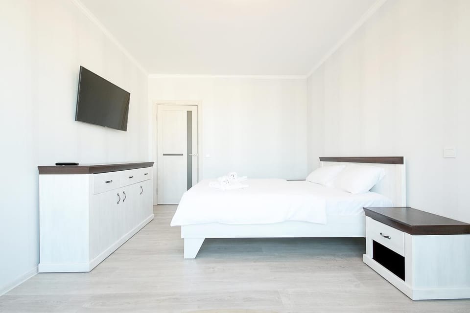 Bed, TV and multimedia, Photo of the whole room, Bedroom, wardrobe