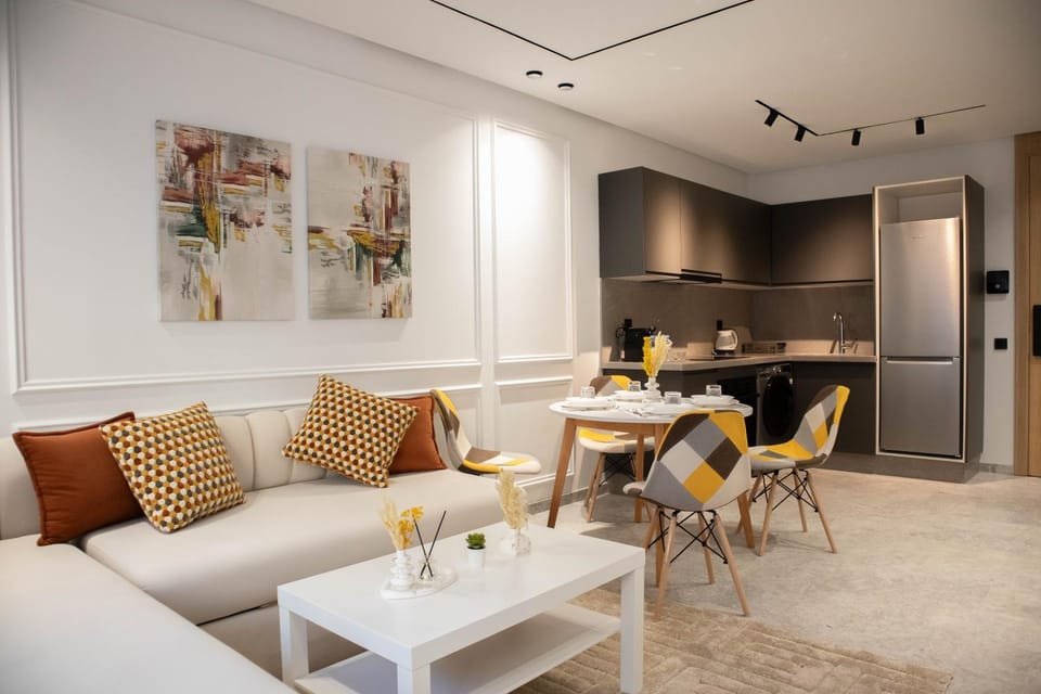 C110- Stylish and Bright Apt in City Center - Maarif Apartment in Casablanca