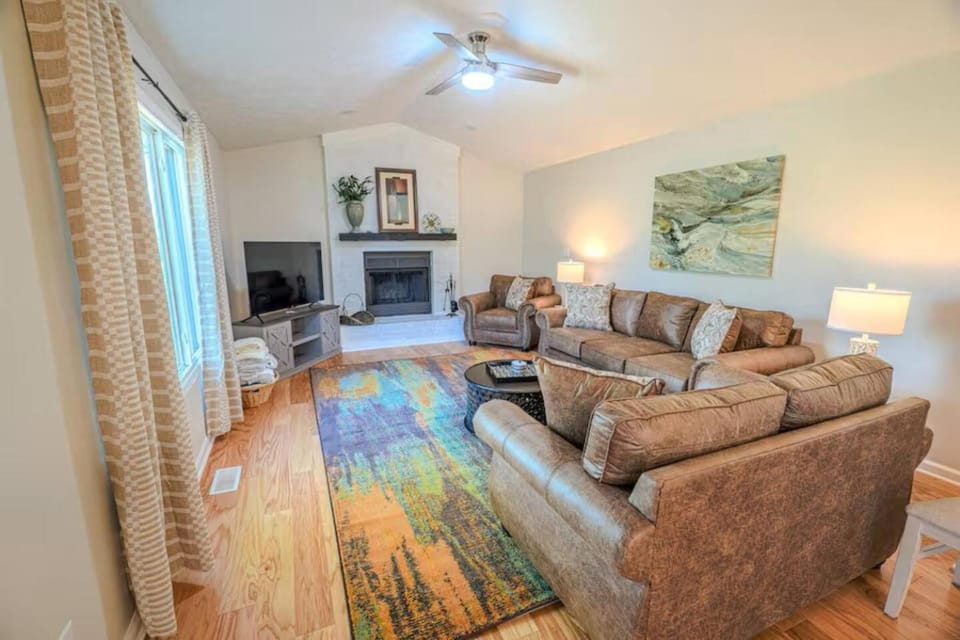 The Westfield Retreat: Minutes to Grand Park House in Westfield