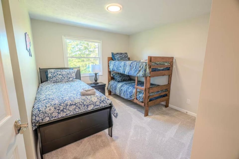 The Westfield Retreat: Minutes to Grand Park House in Westfield