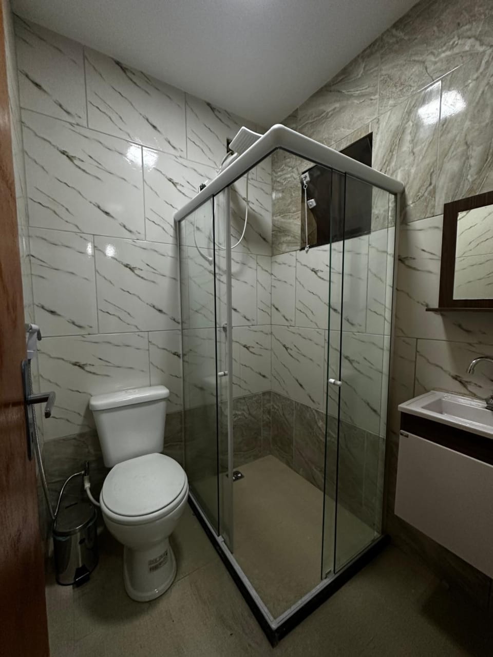 Shower, Toilet, Bathroom, towels