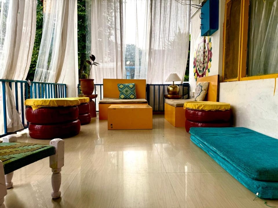 Seating area, Dining area