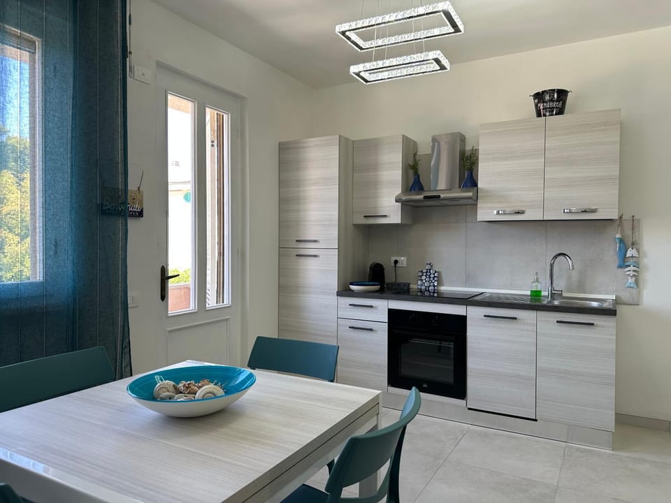 Dining area, dishwasher, kitchen