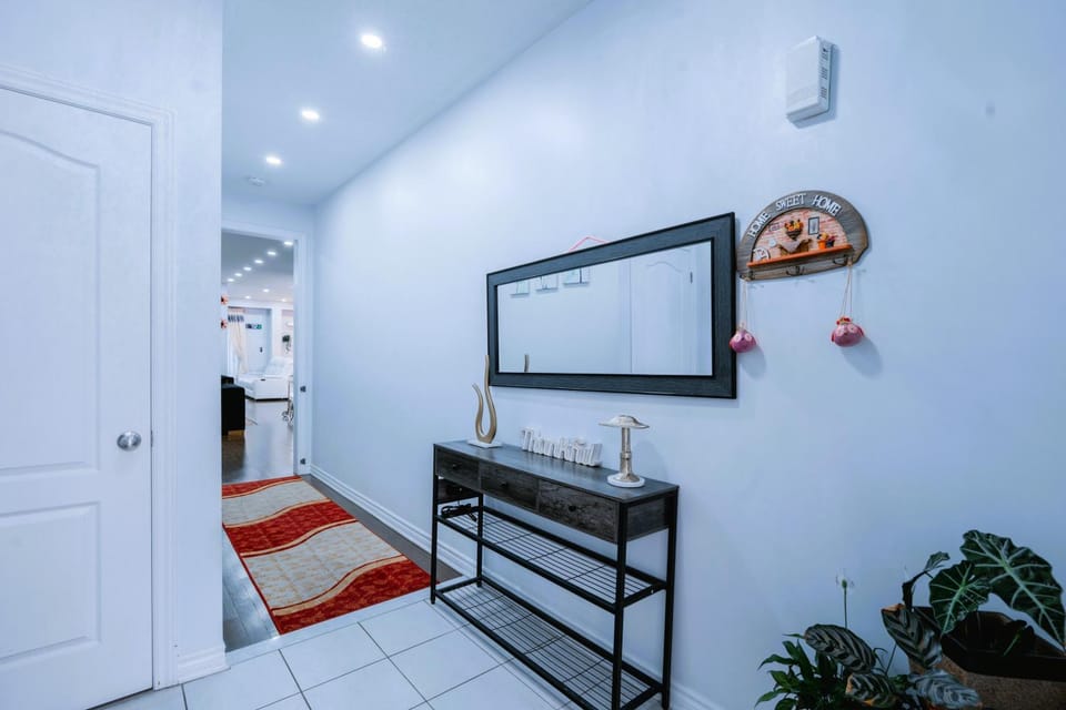 4 Bed 4 Bath Home in Prime Niagara Area 2700 sqf House in Saint Catharines
